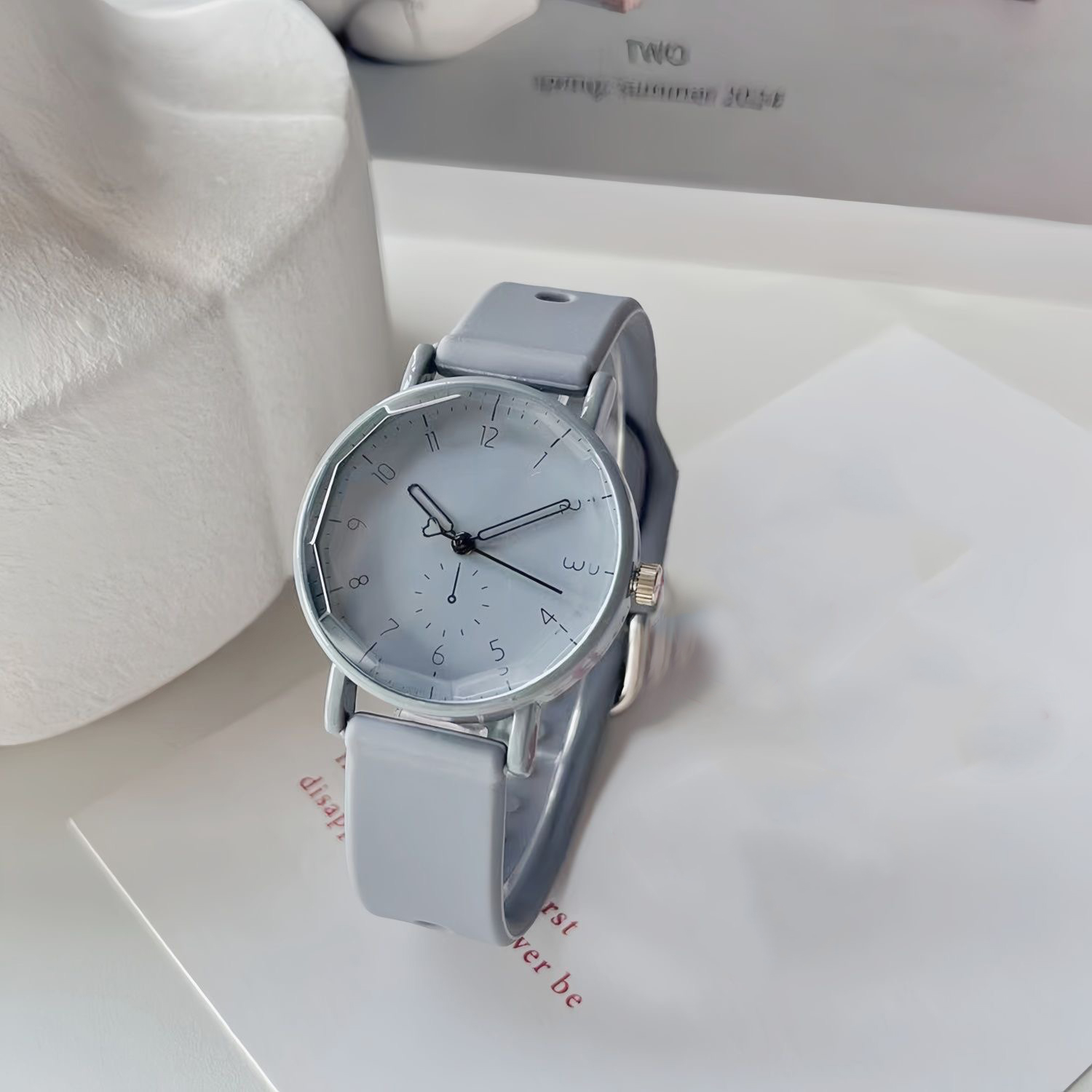Zegarek damski kwarcowy z arab – Silicone Band Women recenzja i cena